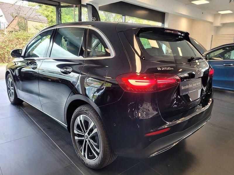 Gebraucht Mercedes B250e Advanced Plus 218 PS (160 kW) 2024 Lack kosmosschwarz Van / Kleinbus