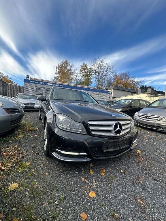 Grau Gebraucht 2012 Mercedes C250 Limousine | 8.399 € (Fairer Preis) - Bild 1/4
