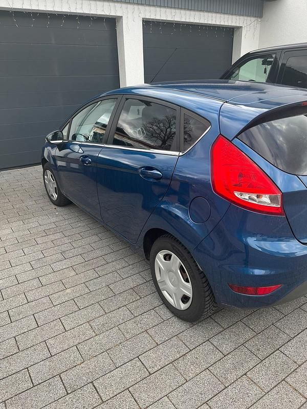 Gebraucht Ford Fiesta 80 PS (58 kW) 2009 Blau Kleinwagen