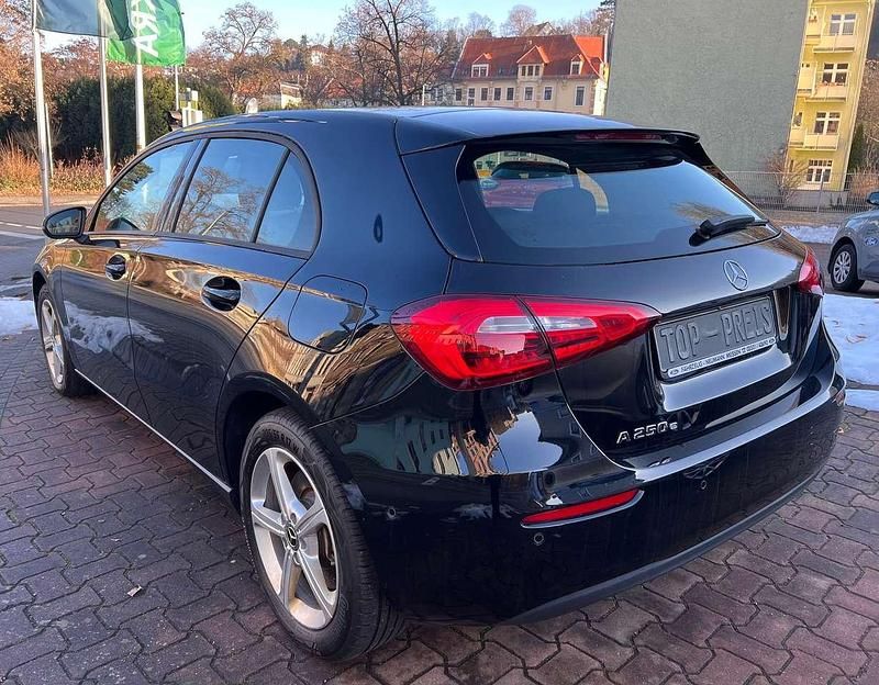 Gebraucht Mercedes A250 160 PS (117 kW) 2022 Nachtschwarz  unilack Kleinwagen