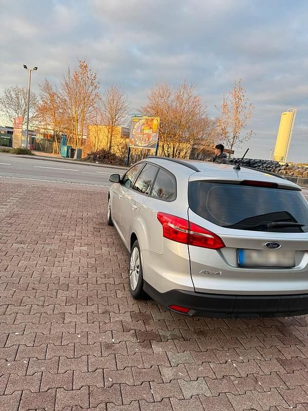 Gebraucht Ford Focus 120 PS (88 kW) 2017 Grau Kombi