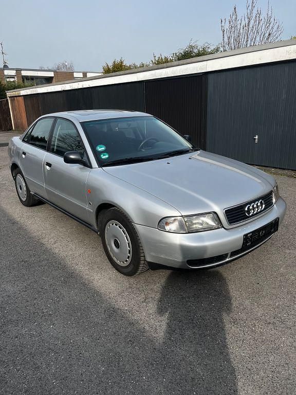 Usata Audi A4 125 CV (91 kW) 1995 Argento Berlina