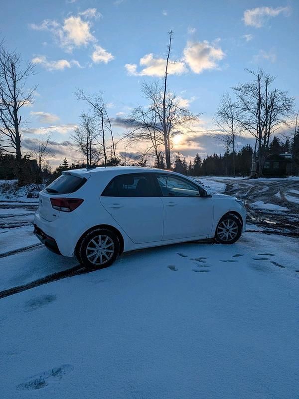 Gebraucht Kia Rio 84 PS (61 kW) 2019 Weiß Kleinwagen