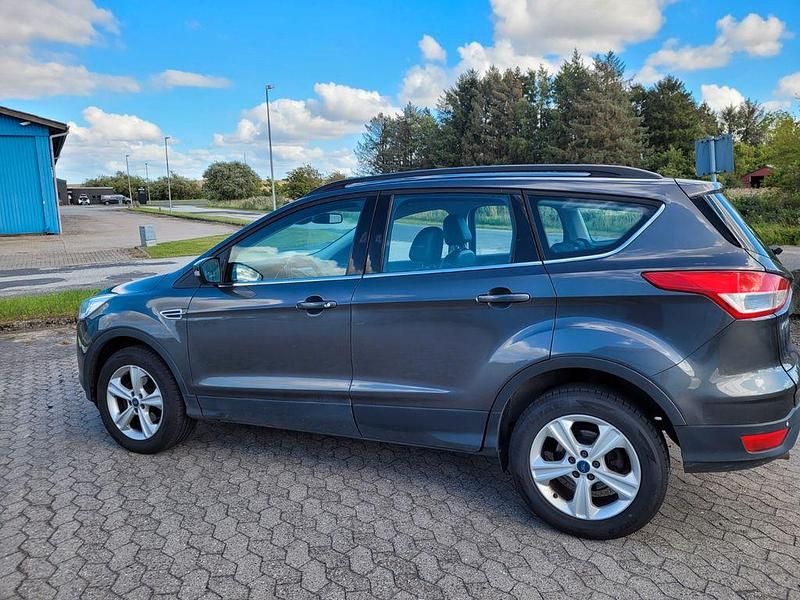 Grau Gebraucht 2015 Ford Kuga Titanium SUV | 6.700 € (Superpreis) - Bild 1/4