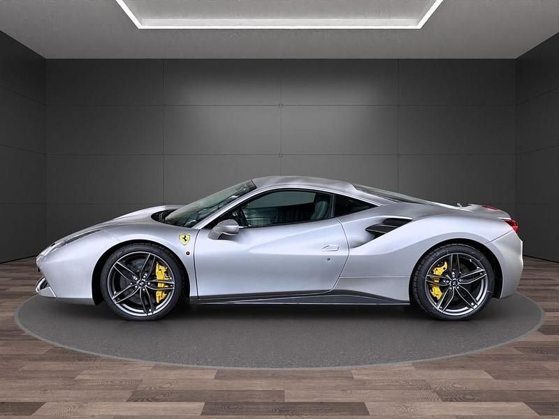 Second-hand Ferrari 488 669 CP (492 kW) 2018 Argintiu Coupe