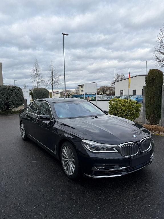 Gebraucht BMW 750 Executive 449 PS (330 kW) 2016 Schwarz Limousine