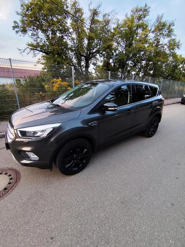 Grau Gebraucht 2019 Ford Kuga SUV | 11.300 € (Superpreis) - Bild 1/4