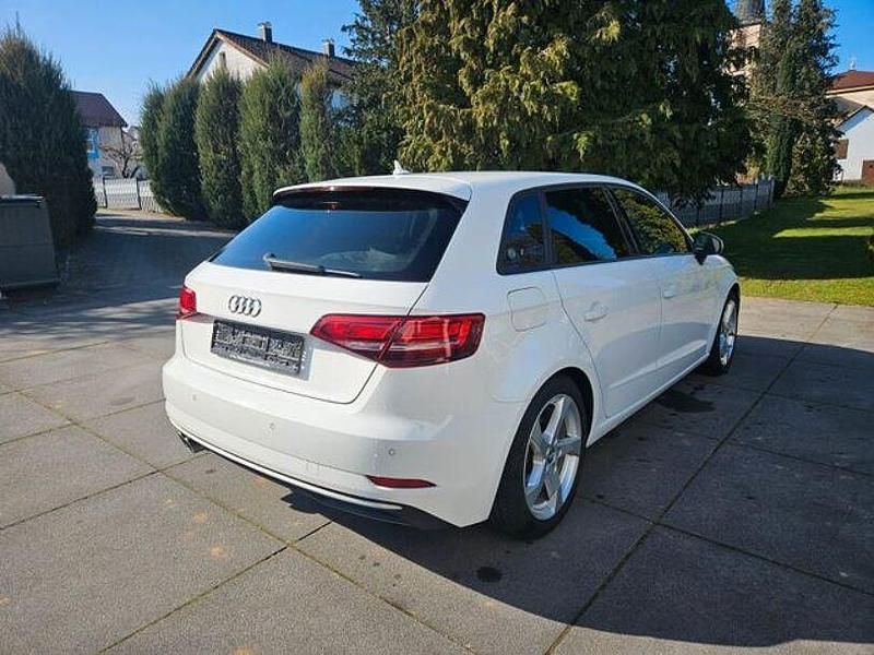 Gebraucht Audi A3 Sport 147 PS (108 kW) 2018 Andere Limousine