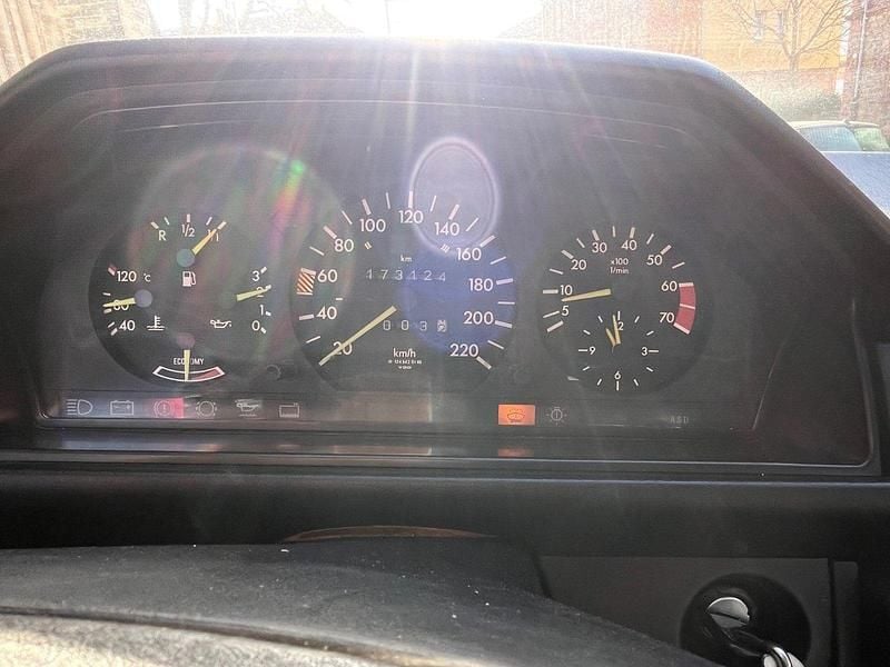 Gebraucht Mercedes E230 132 PS (97 kW) 1987 Grau Limousine