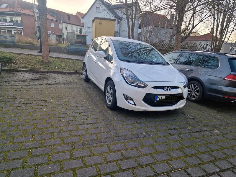 Gebraucht Hyundai ix20 125 PS (91 kW) 2011 Weiß Kleinwagen