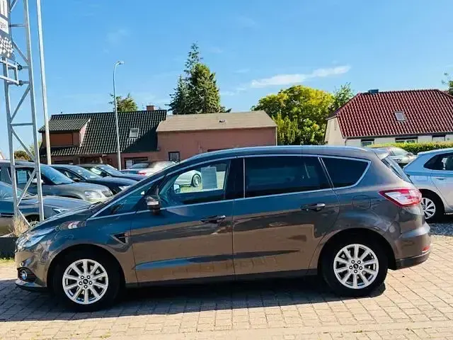 Gebraucht Ford S-MAX Titanium 150 PS (110 kW) 2017 Grau Van / Kleinbus