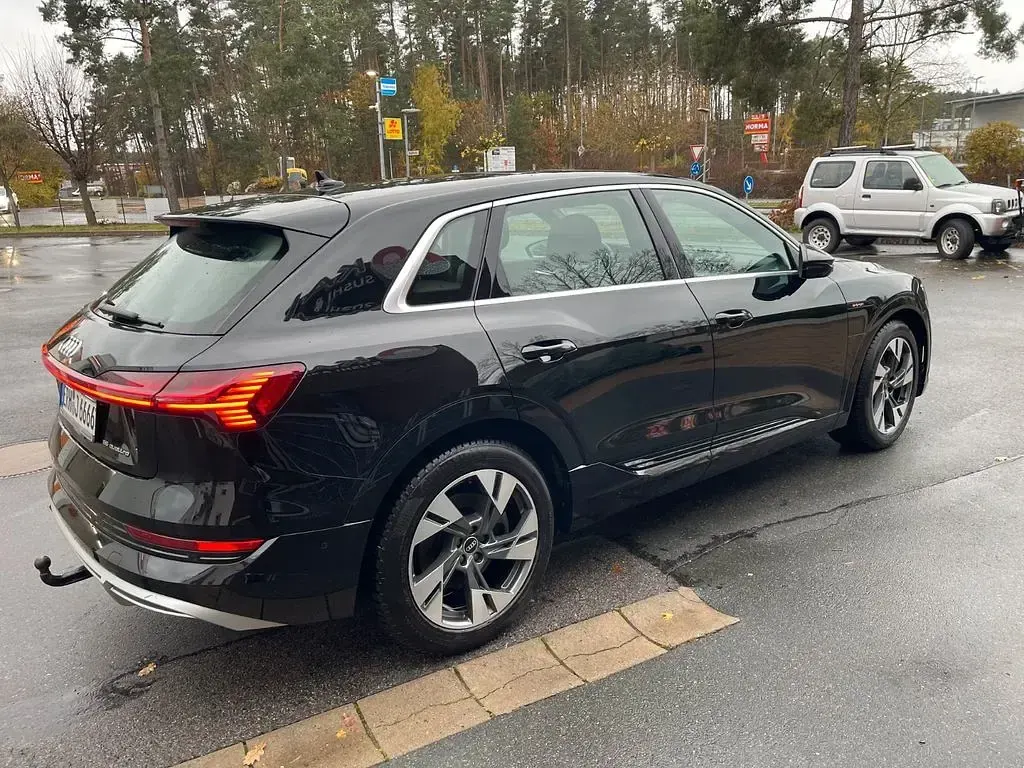 Gebraucht Audi e-tron S-Line 300 kW (408 PS) 2021 Schwarz SUV