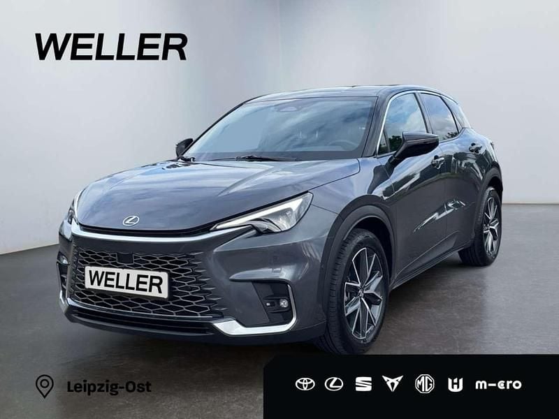 Grau Gebraucht 2024 Lexus LBX SUV | 36.790 € (Fairer Preis) - Bild 1/3
