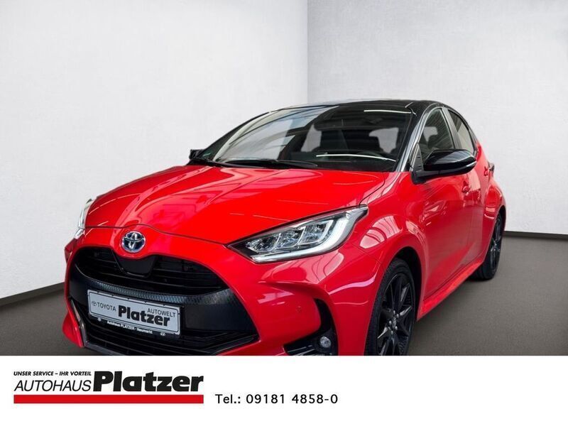 Rot Gebraucht 2023 Toyota Yaris Hybrid Style Kleinwagen | 21.980 € (Fairer Preis) - Bild 1/4