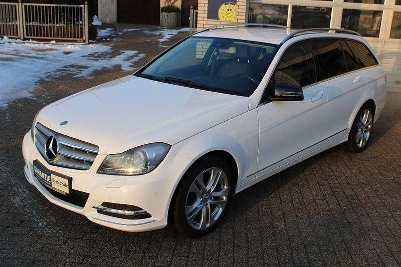 Weiß Gebraucht 2012 Mercedes C200 Limousine | 6.800 € (Fairer Preis) - Bild 1/4