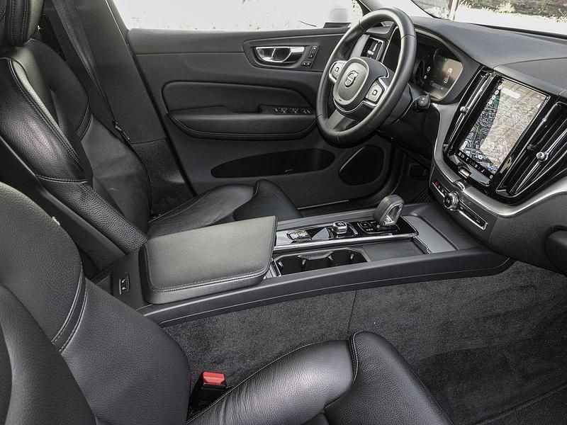 Gebraucht Volvo XC60 Core 197 PS (144 kW) 2023 Weiss SUV