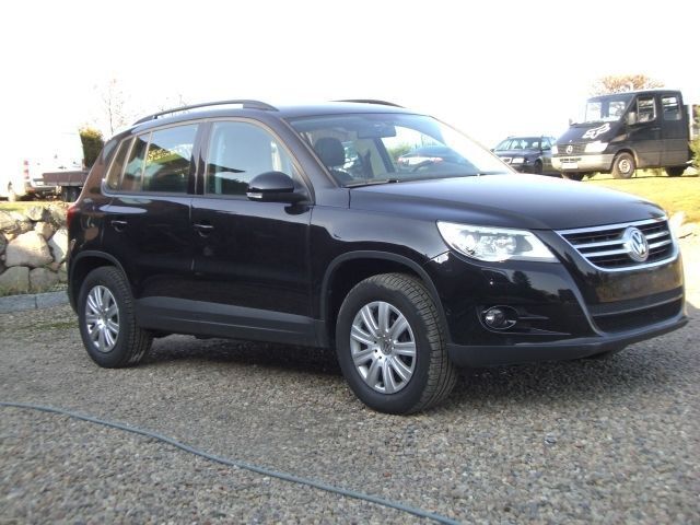 Gebraucht VW Tiguan 140 PS (102 kW) 2010 Schwarz metallic SUV