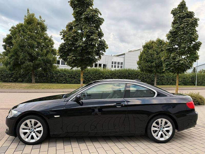 Gebraucht BMW 330 Sport Line 272 PS (200 kW) 2011 Schwarz Coupé