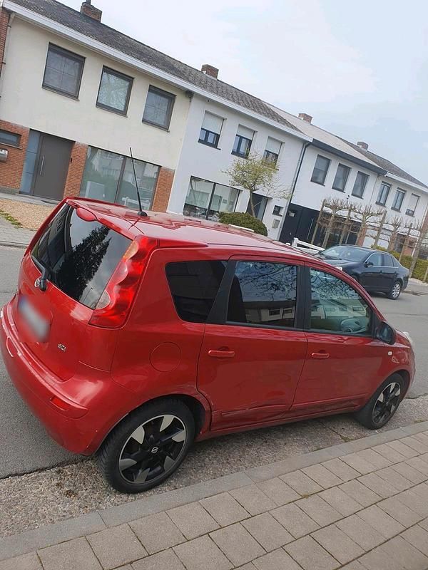 Second-hand Nissan Note 103 CP (75 kW) 2008 Roșu Hatchback
