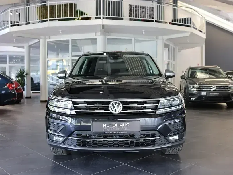 Gebraucht VW Tiguan Allspace Highline 239 PS (175 kW) 2020 Schwarz SUV