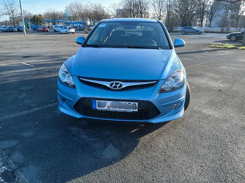 Gebraucht Hyundai i30 Edition+ 105 PS (77 kW) 2012 Blau Limousine