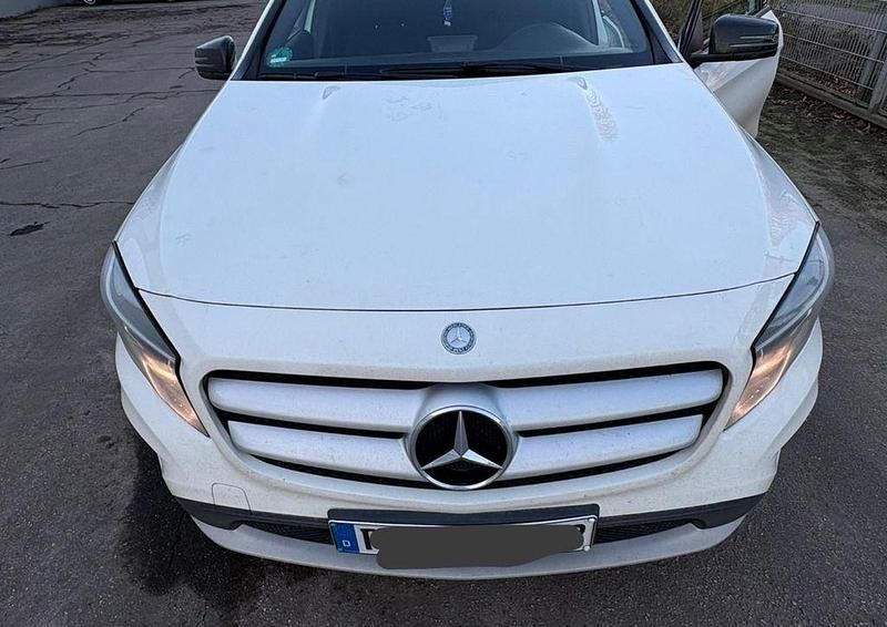 Gebraucht Mercedes CLA220 170 PS (125 kW) 2014 Weiß Limousine