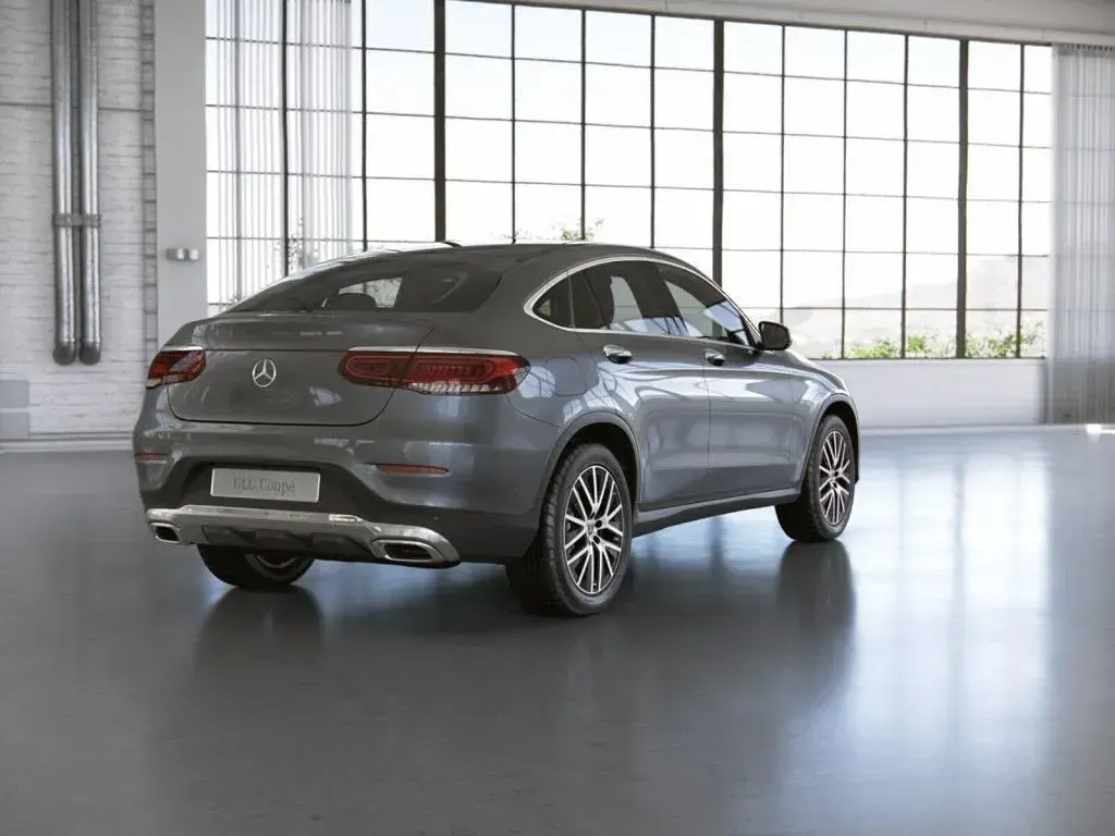 Gebraucht Mercedes GLC300 AMG 245 PS (180 kW) 2024 Grau / selenitgrau Coupé