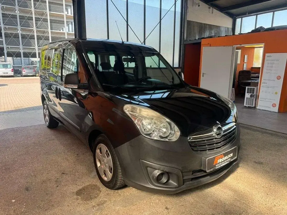 Używany Opel Combo Selection 90 KM (66 kW) 2016 Czarny Minivan