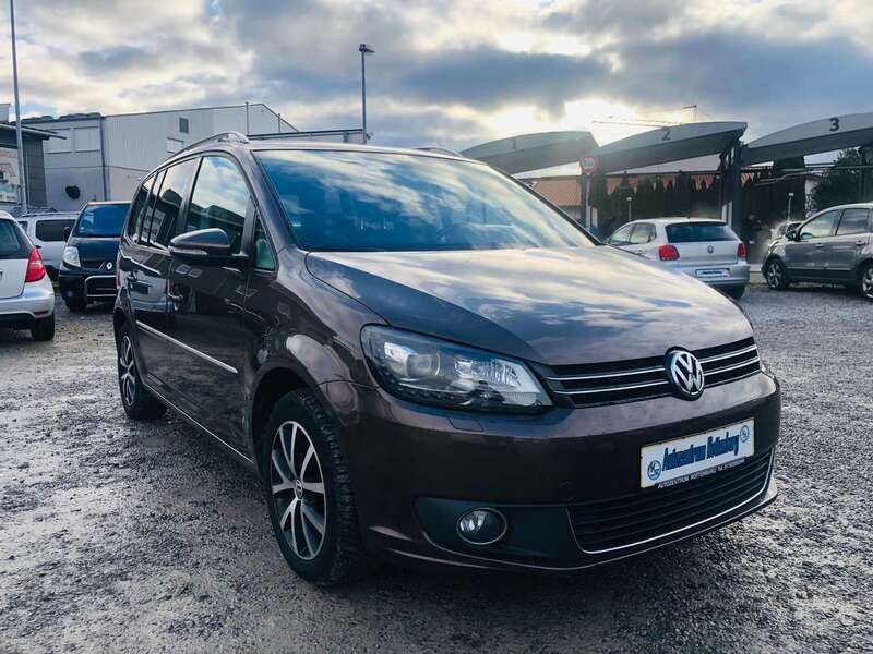 Toffeebraun metallic Gebraucht 2013 VW Touran Highline Van / Kleinbus | 9.490 € (Guter Preis) - Bild 1/4