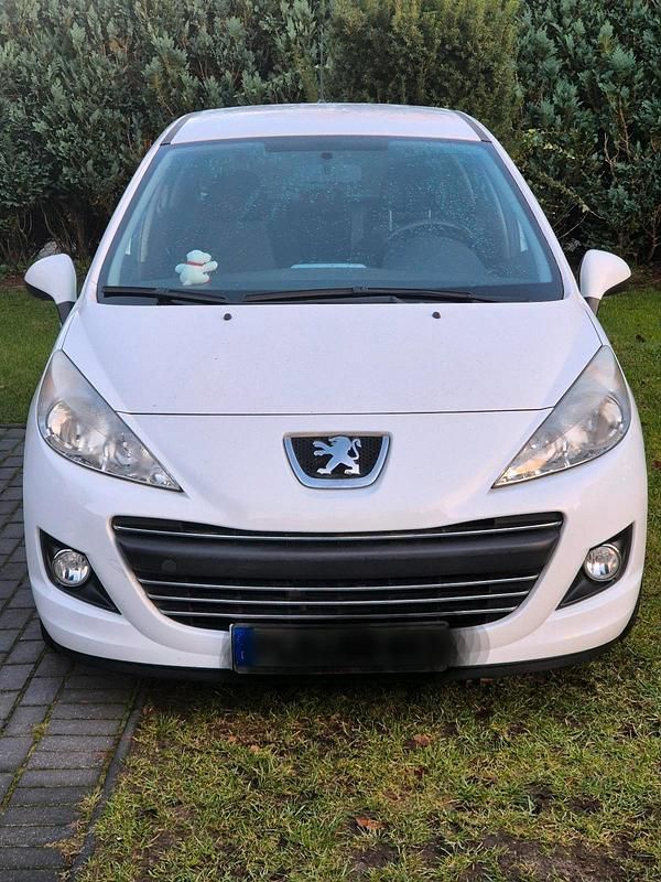 Weiß Gebraucht 2010 Peugeot 207 Limousine | 4.499 € (Fairer Preis) - Bild 1/4
