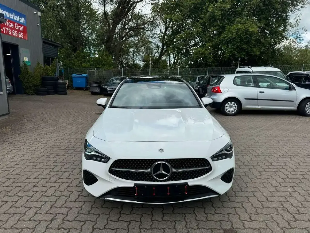 Gebraucht Mercedes CLA180 136 PS (100 kW) 2024 Polarweiss Limousine