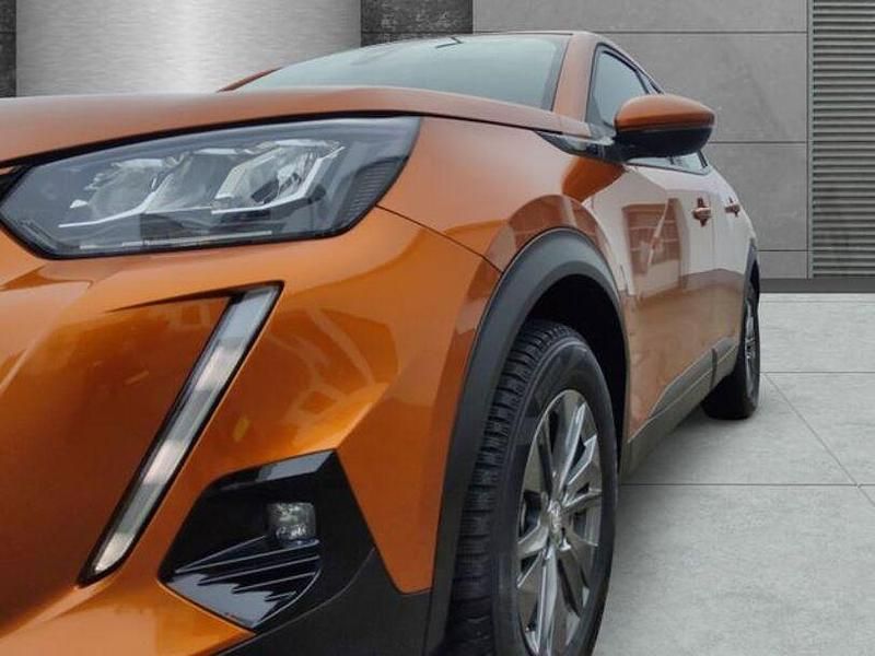 Gebraucht Peugeot e-2008 Active 100 kW (136 PS) 2022 Lackierung orange fusion/typ a SUV