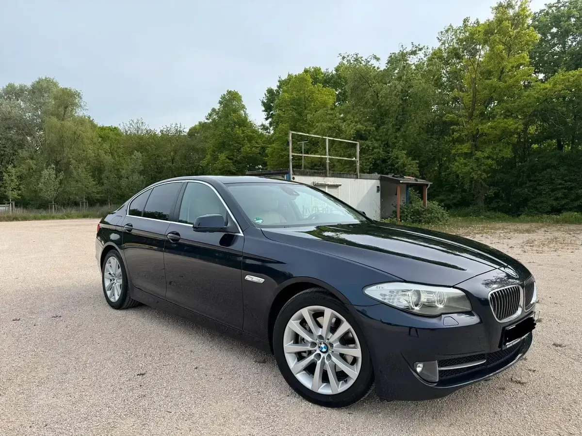 Gebraucht BMW 523 204 PS (150 kW) 2010 Blau Limousine