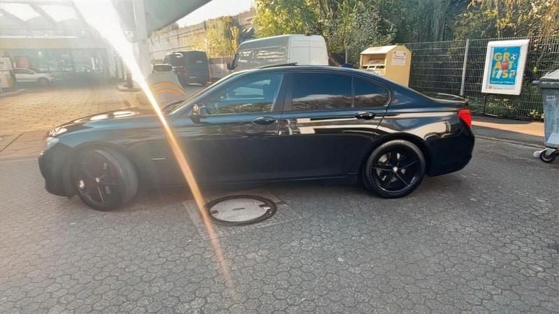 Second-hand BMW 730 245 CP (180 kW) 2011 Negru Berlinǎ