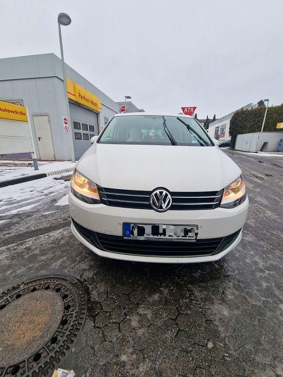 Second-hand VW Sharan Cup 140 CP (102 kW) 2014 Alb Monovolum