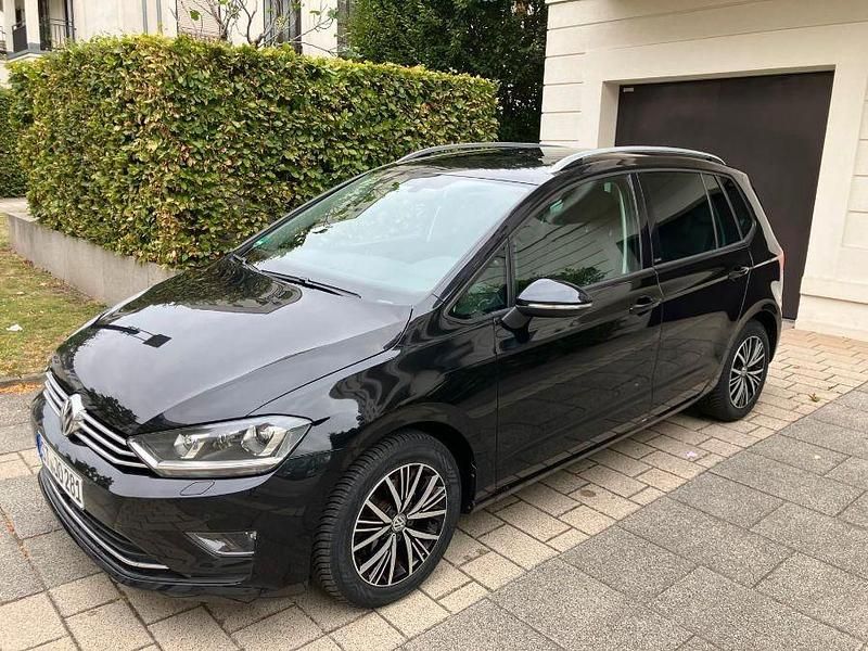 Schwarz Gebraucht 2016 VW Golf Sportsvan Allstar Van / Kleinbus | 16.400 € (Fairer Preis) - Bild 1/4