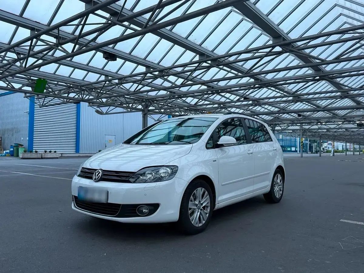 Gebraucht VW Golf Plus Cross 102 PS (75 kW) 2014 Weiß Limousine