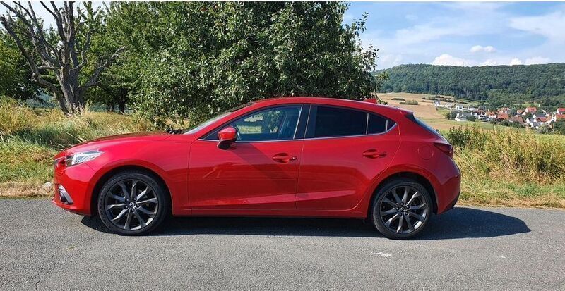 Rot Gebraucht 2016 Mazda 3 Nakama Limousine | 9.900 € (Etwas zu teuer) - Bild 1/3