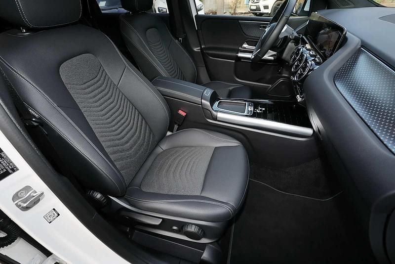 Gebraucht Mercedes B200 Advanced 163 PS (119 kW) 2024 Unilack polarweiß Van / Kleinbus