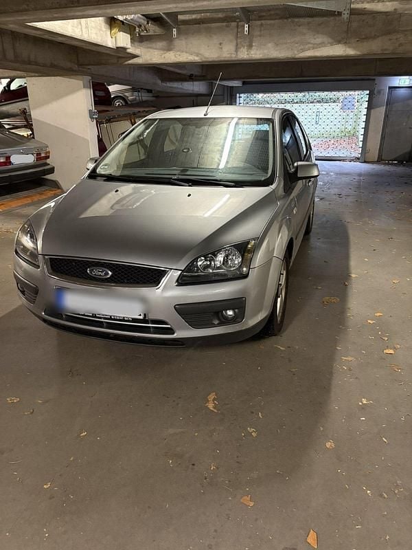 Silber Gebraucht 2005 Ford Focus Limousine | 1.250 € (Superpreis) - Bild 1/4