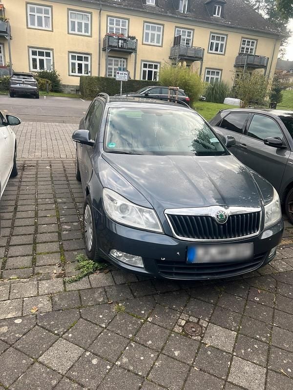 Gebraucht Skoda Octavia 105 PS (77 kW) 2012 Schwarz Kombi