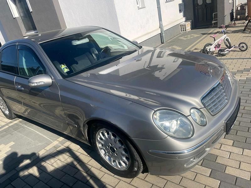 Second-hand Mercedes E320 225 CP (165 kW) 2002 Gri Berlinǎ