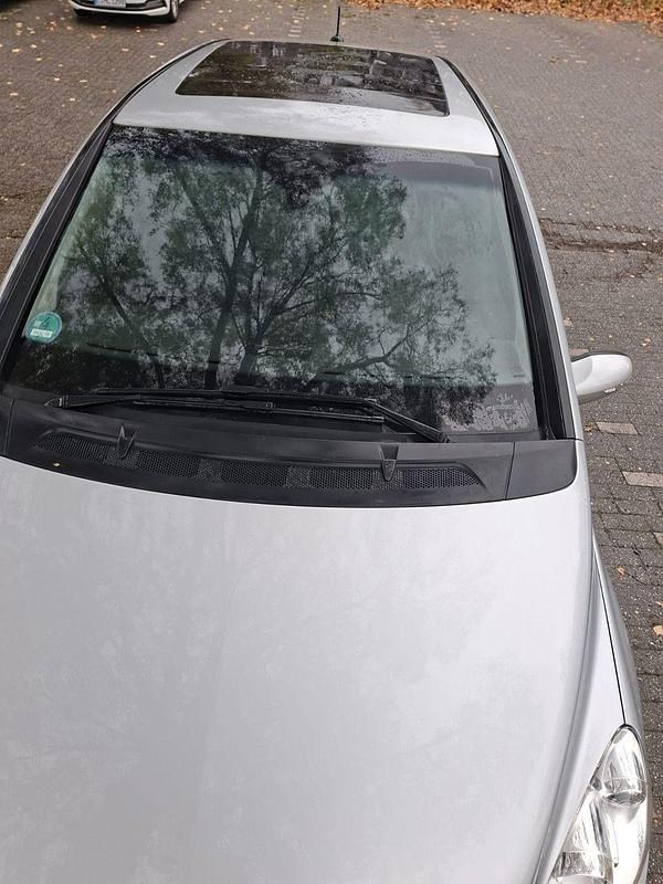 Grau Gebraucht 2005 Mercedes 200 Kombi | 4.200 € - Bild 1/4