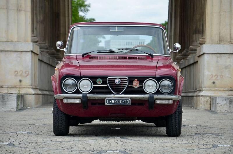 Rot Gebraucht 1974 Alfa Romeo Giulia Super Limousine | 16.888 € - Bild 1/4