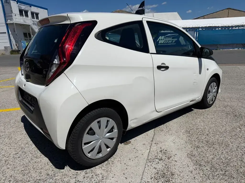 Gebraucht Toyota Aygo 72 PS (52 kW) 2020 Weiß Kleinwagen