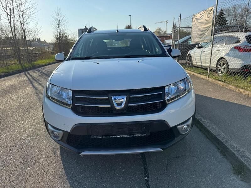Weiß Gebraucht 2015 Dacia Sandero Stepway Kleinwagen | 3.199 € (Guter Preis) - Bild 1/4