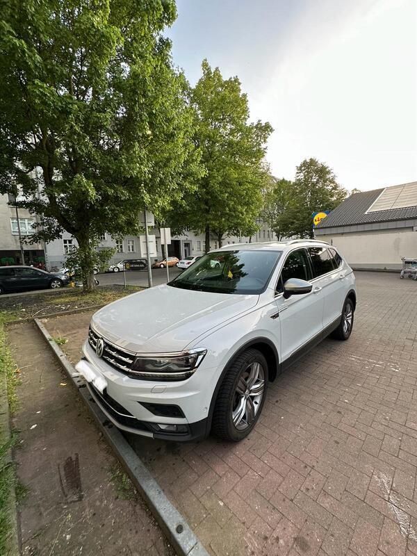 Weiß Gebraucht 2025 VW Tiguan Allspace Highline SUV | 25.500 € - Bild 1/4