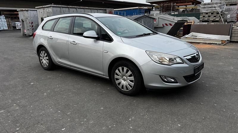 Gebraucht Opel Astra 140 PS (102 kW) 2012 Silber Kombi