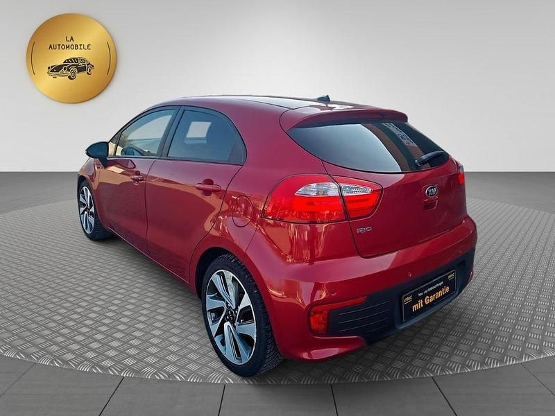 Gebraucht Kia Rio Spirit 109 PS (80 kW) 2016 Rot Kleinwagen