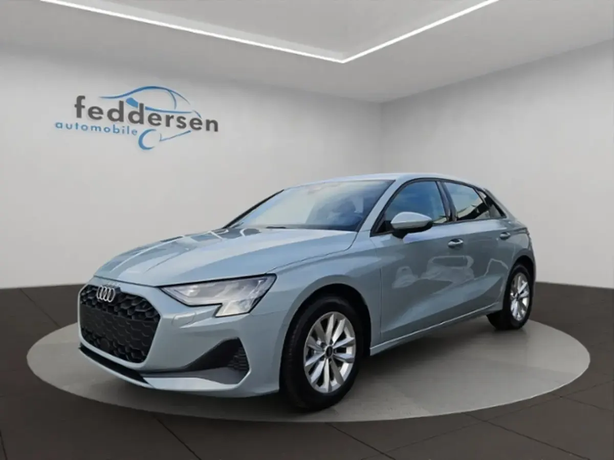 Gebraucht Audi A3 Ambiente 150 PS (110 kW) 2025 Pfeilgrau perleffekt (metallic) Limousine